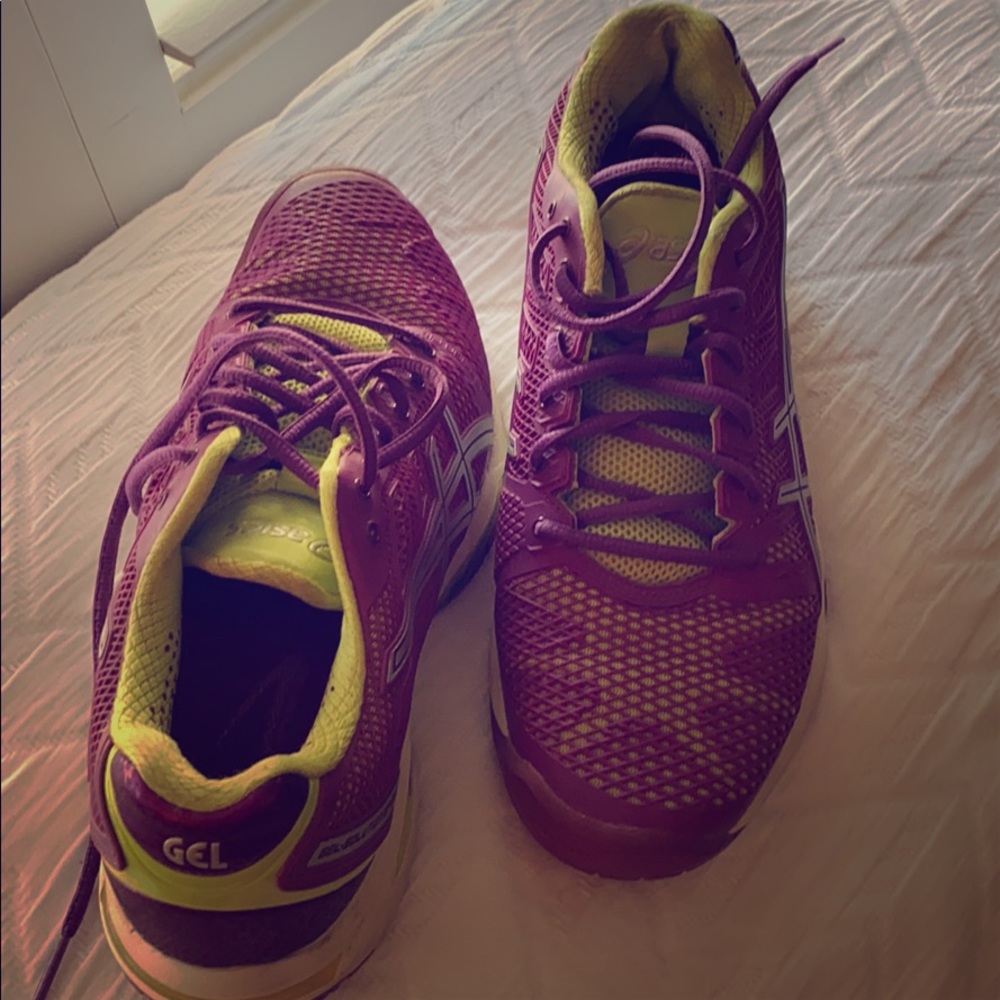ASIC tennis shoes